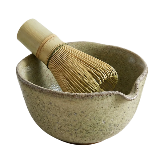 Bambu matcha çırpıcısı ve stoneware kase - şeffaf zemin